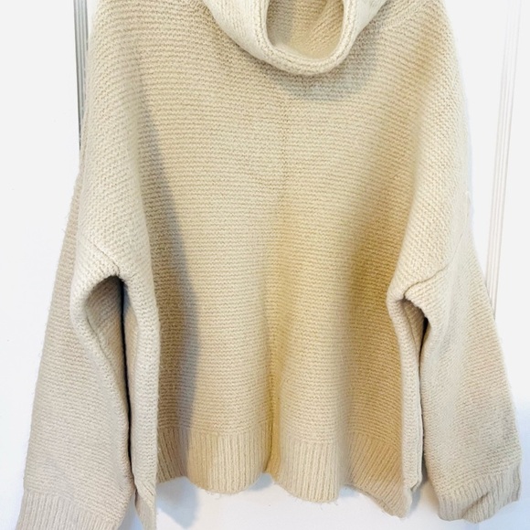 J.O.A Warm Cozy Knit Turtle Neck Knit Sweater Size Small - Picture 2 of 11